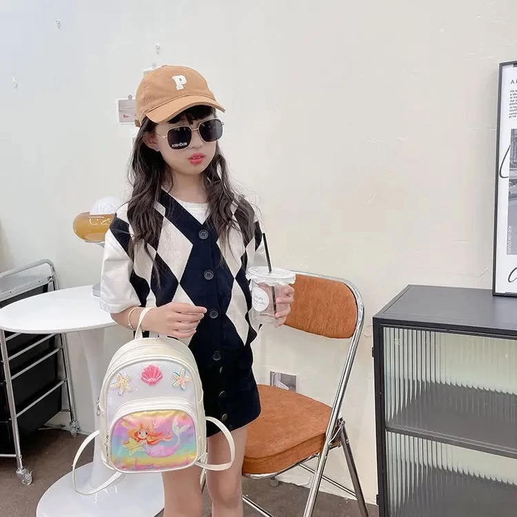 شنطه ظهر بعده الوان برسمه حورية البحر