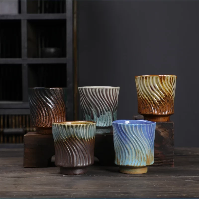 اكواب قهوة بتصمييم متعرج