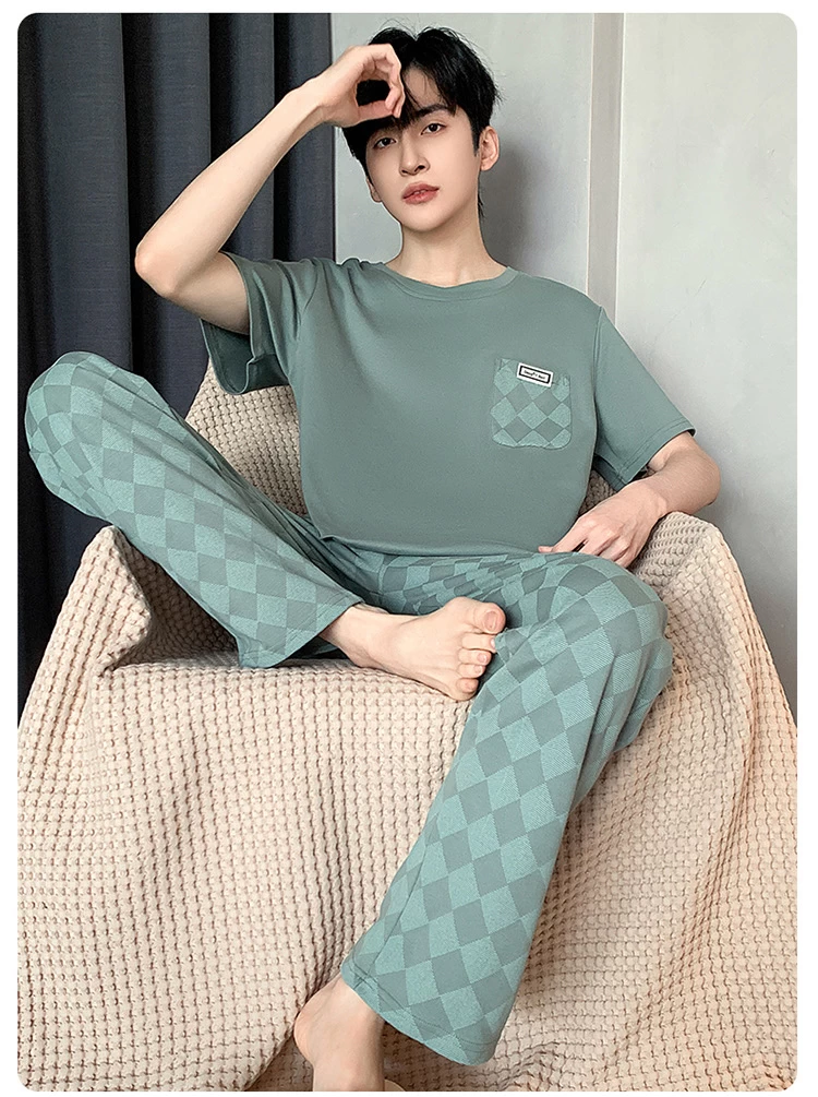 بيجاما من تيشرت وبنطال بألوان متعددة