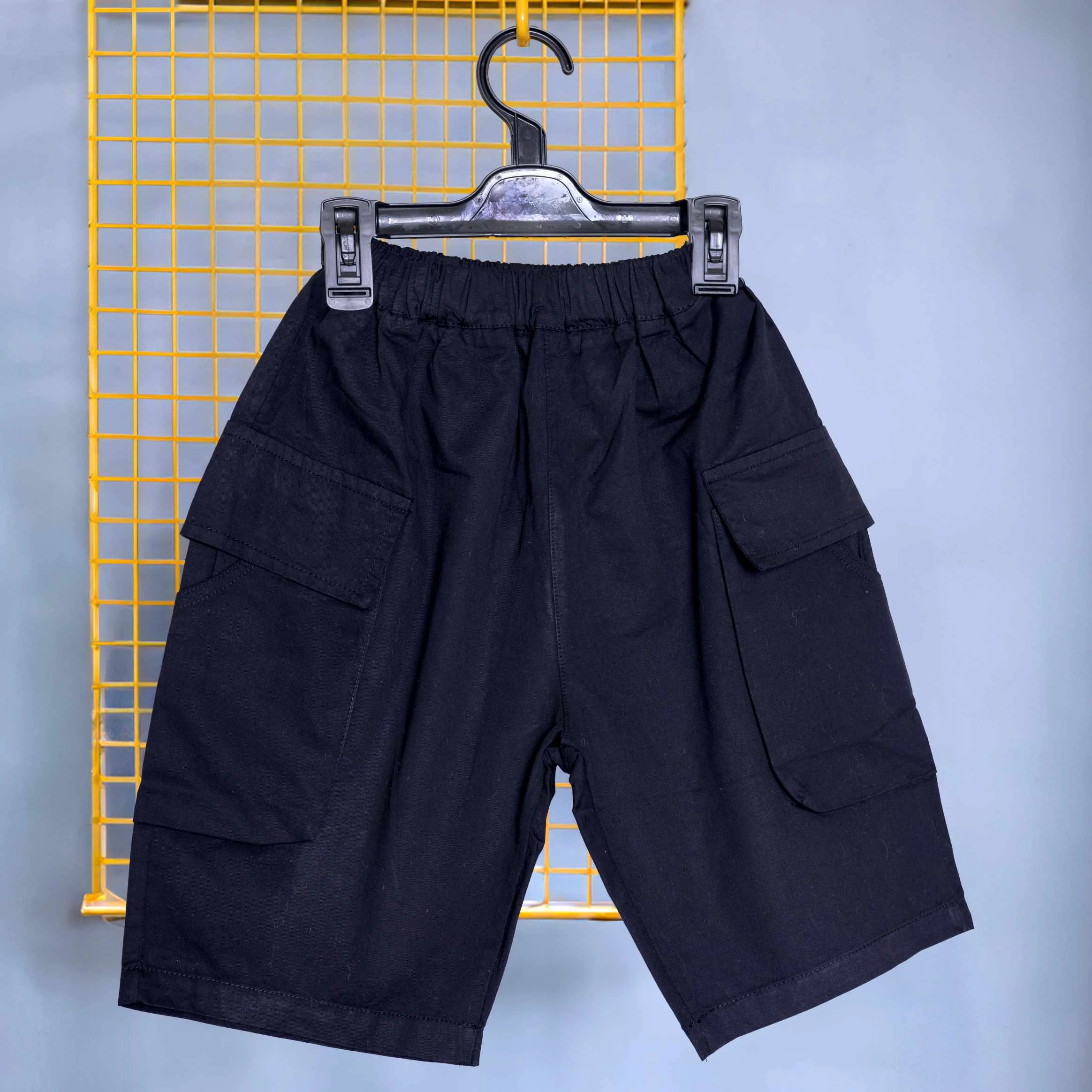 شورت ولادي باللون الاسود