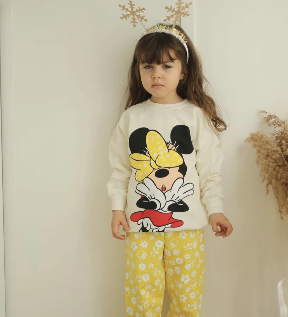 بيجاما بناتي باللون الاوف وايت والاصفر
