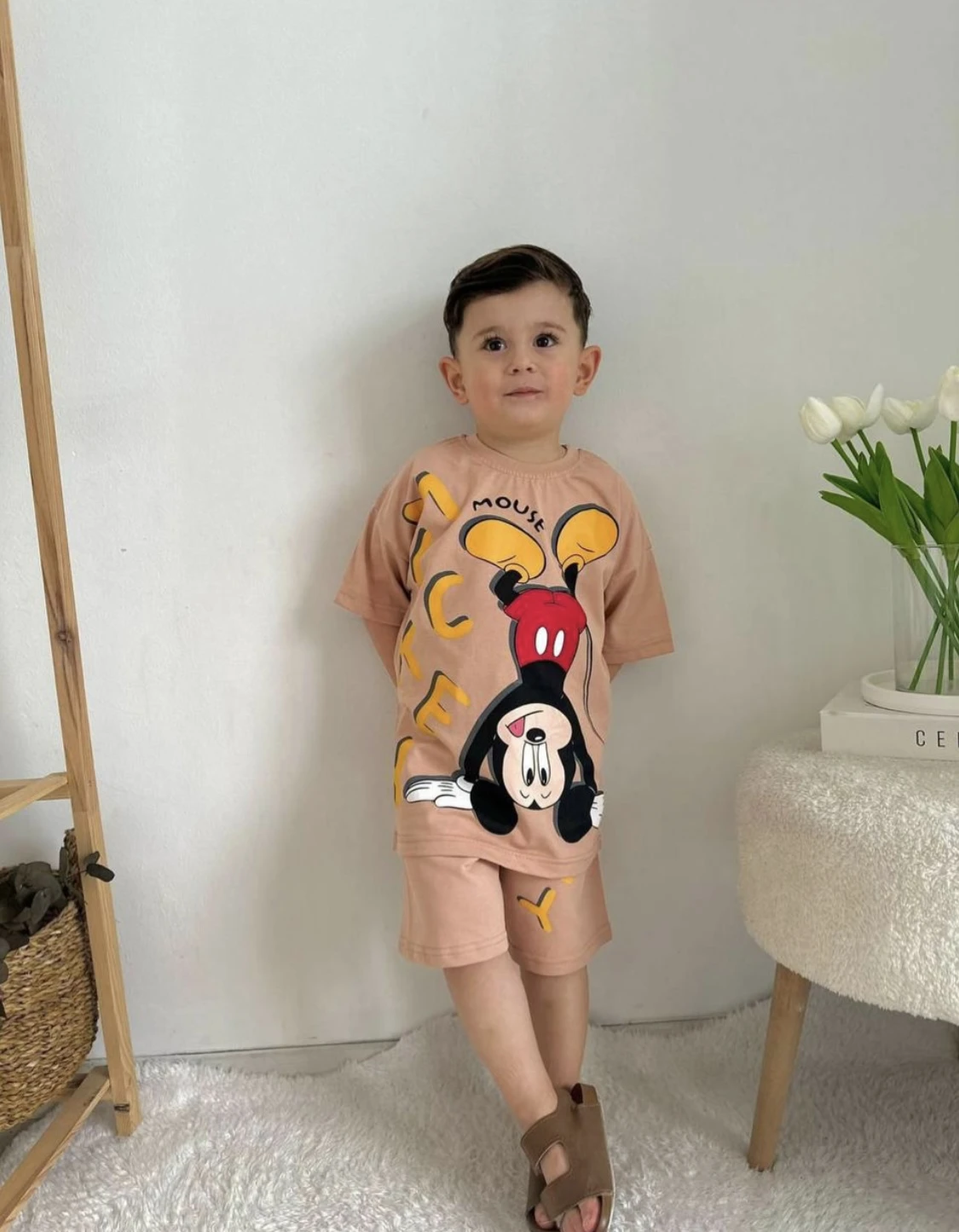 طقم ولادي باللون البيج صيفيه