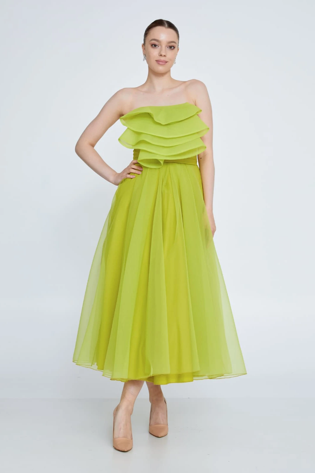 فستان باللون الاخضر الفاتح