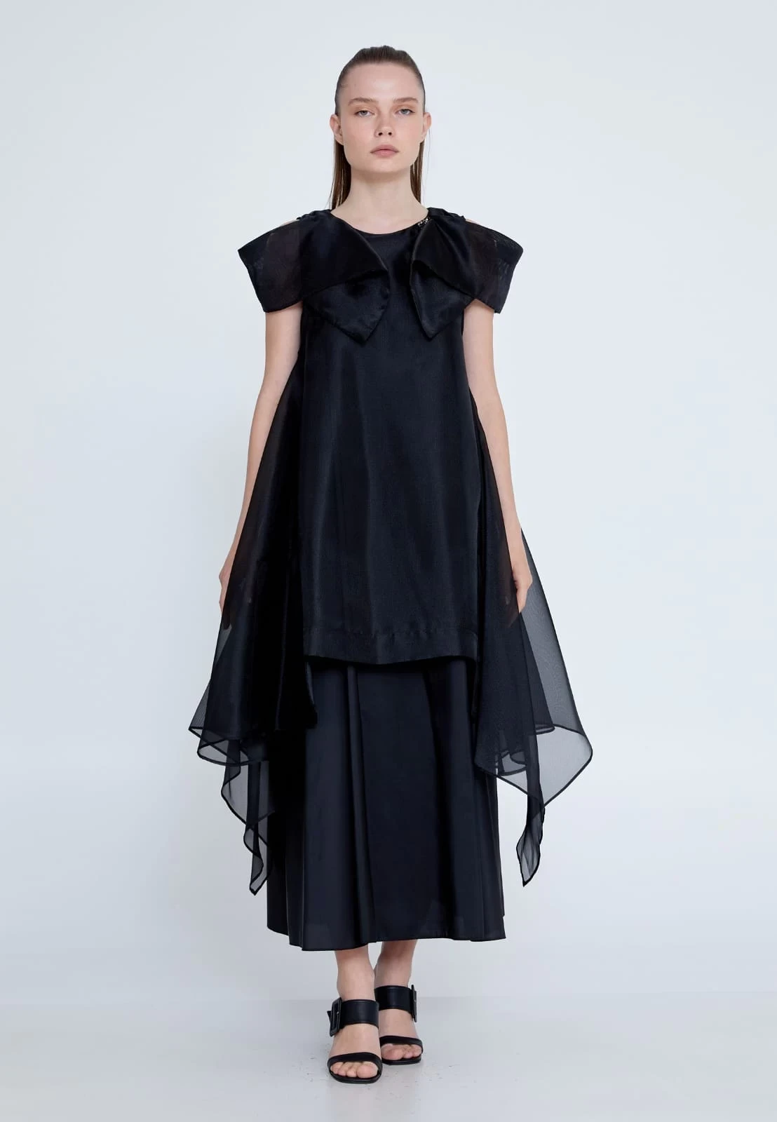 فستان اسود باكتاف منسدله