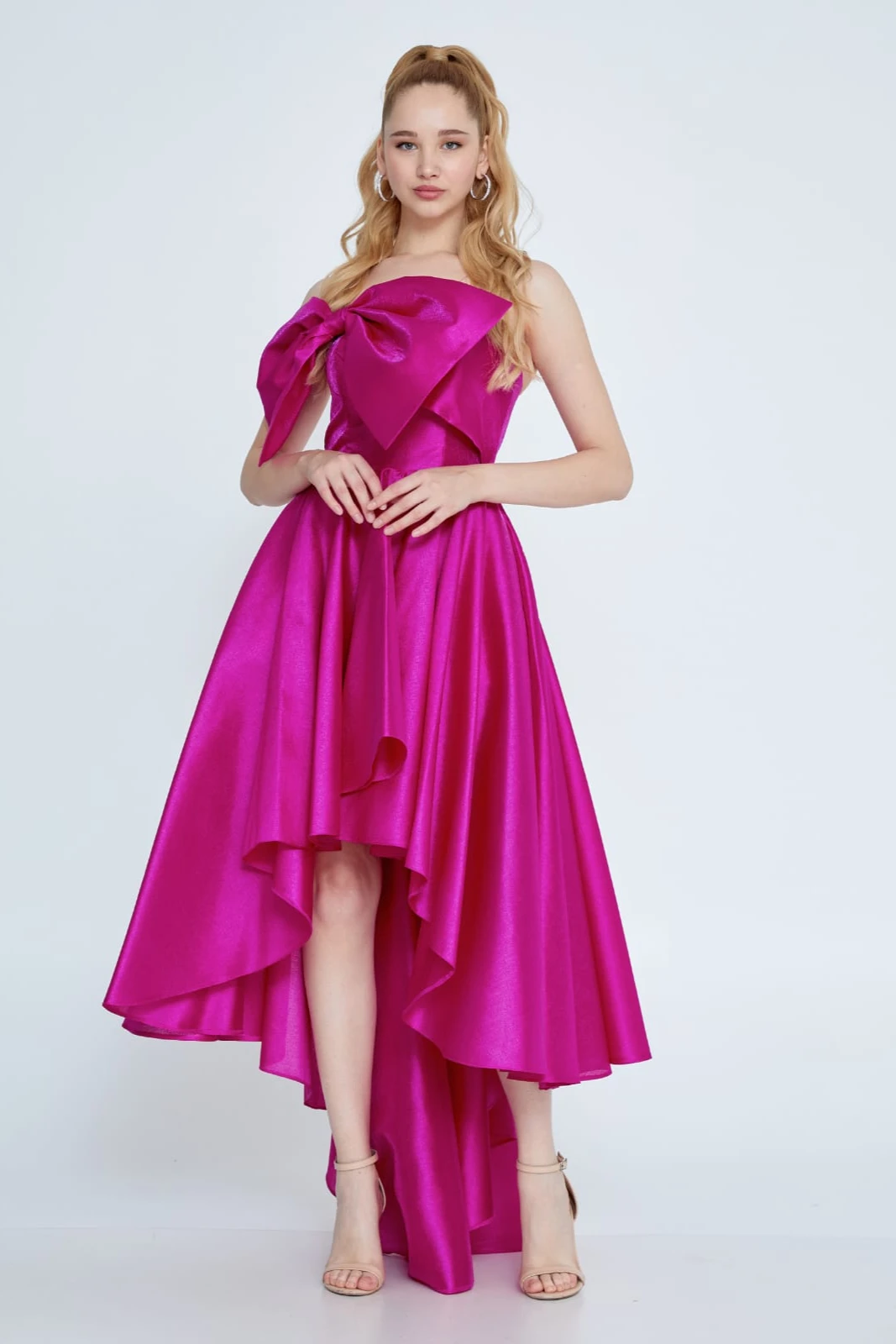 فستان كلاسيكي بتصميم عصري