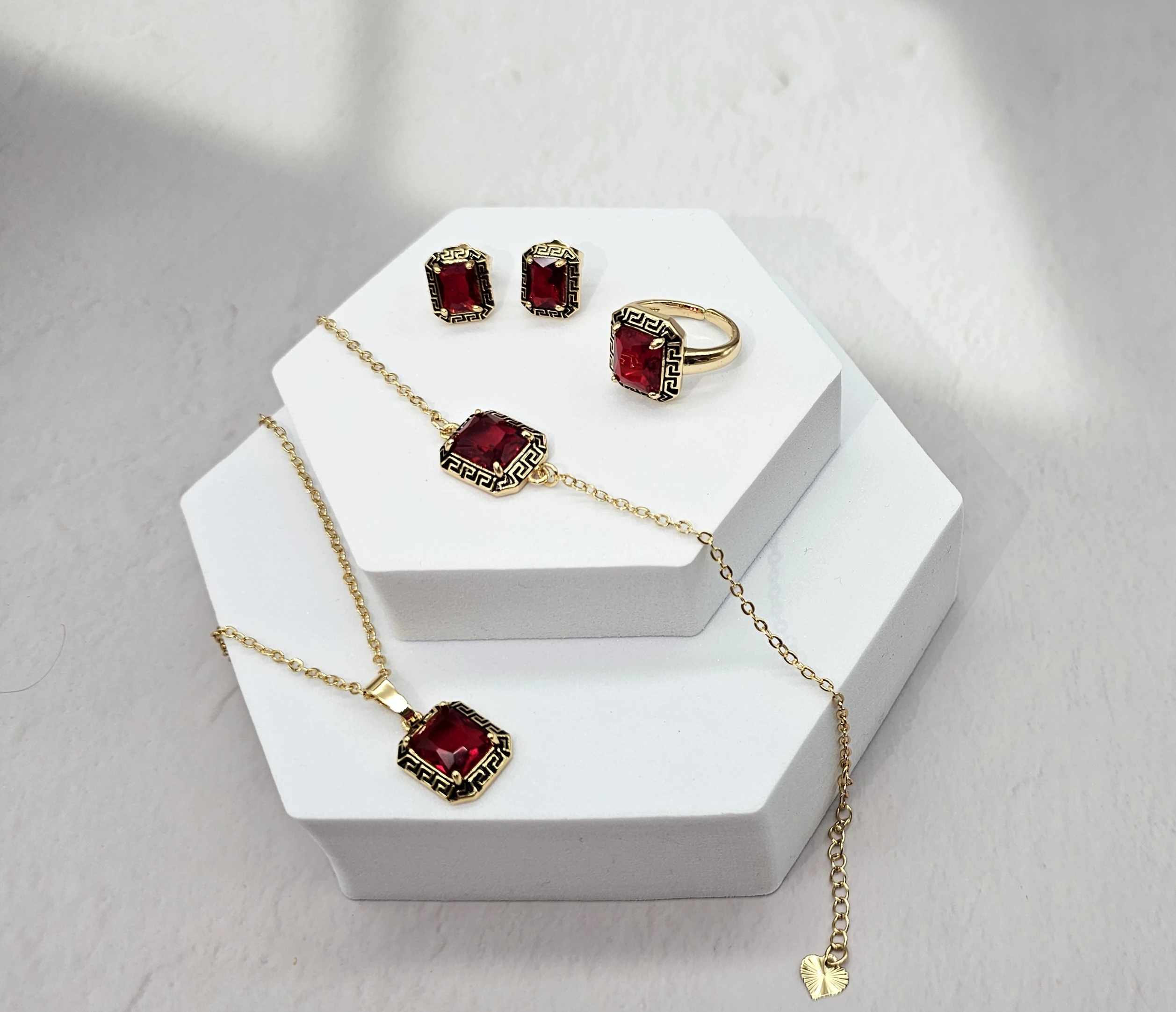 طقم اكسسوار ذهبي