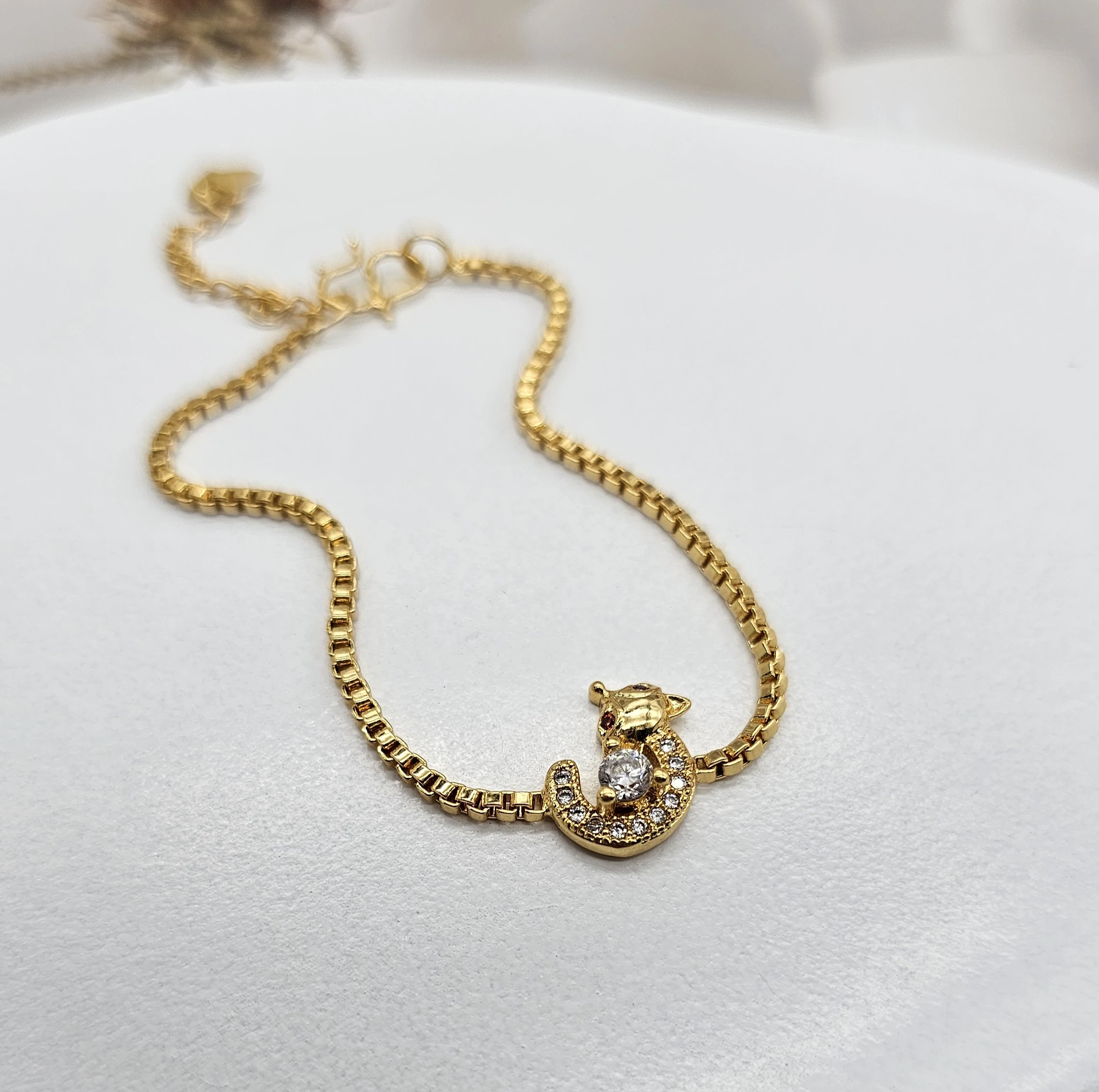 اسوارة ذهبية