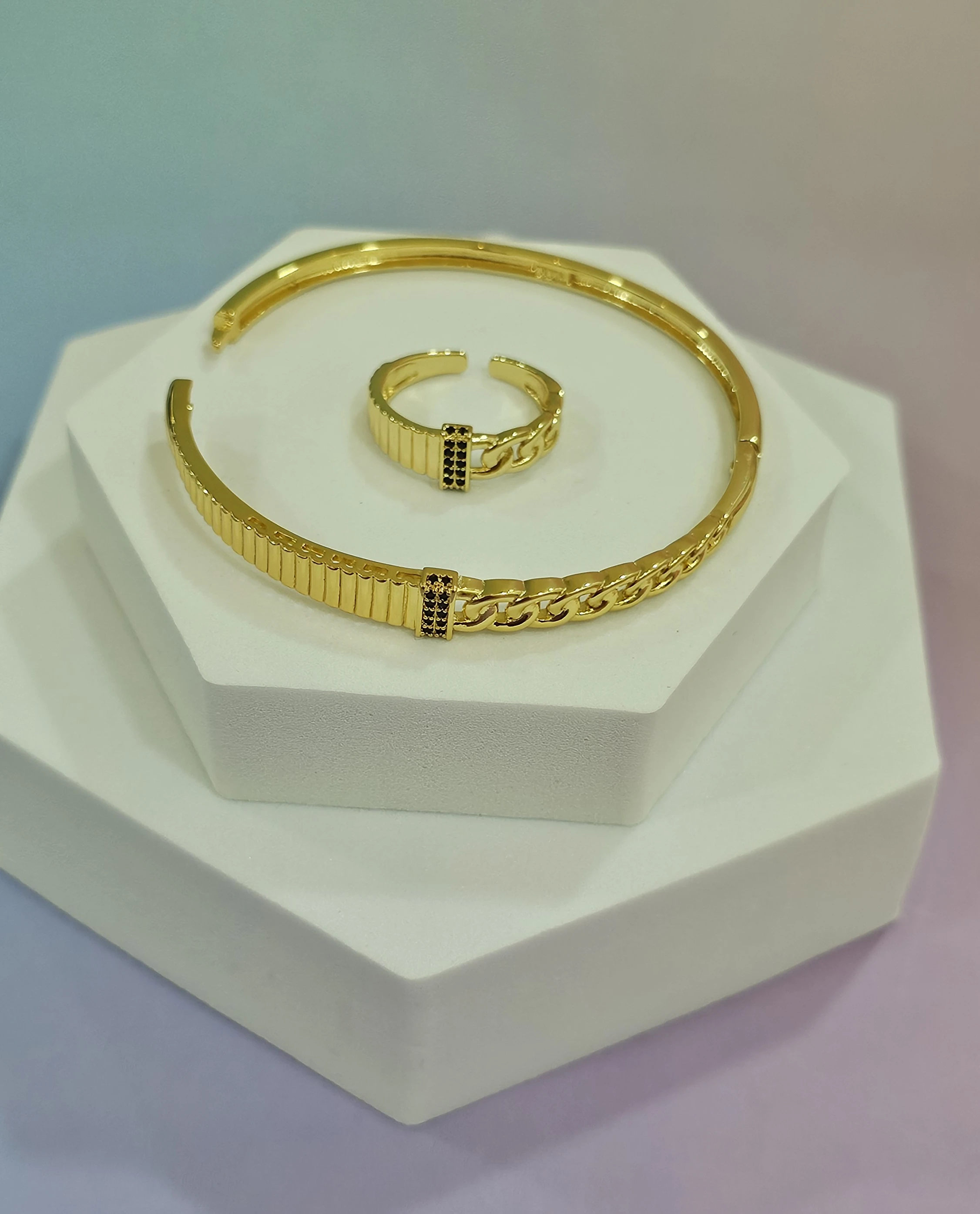 طقت خاتم واسواره ذهبي