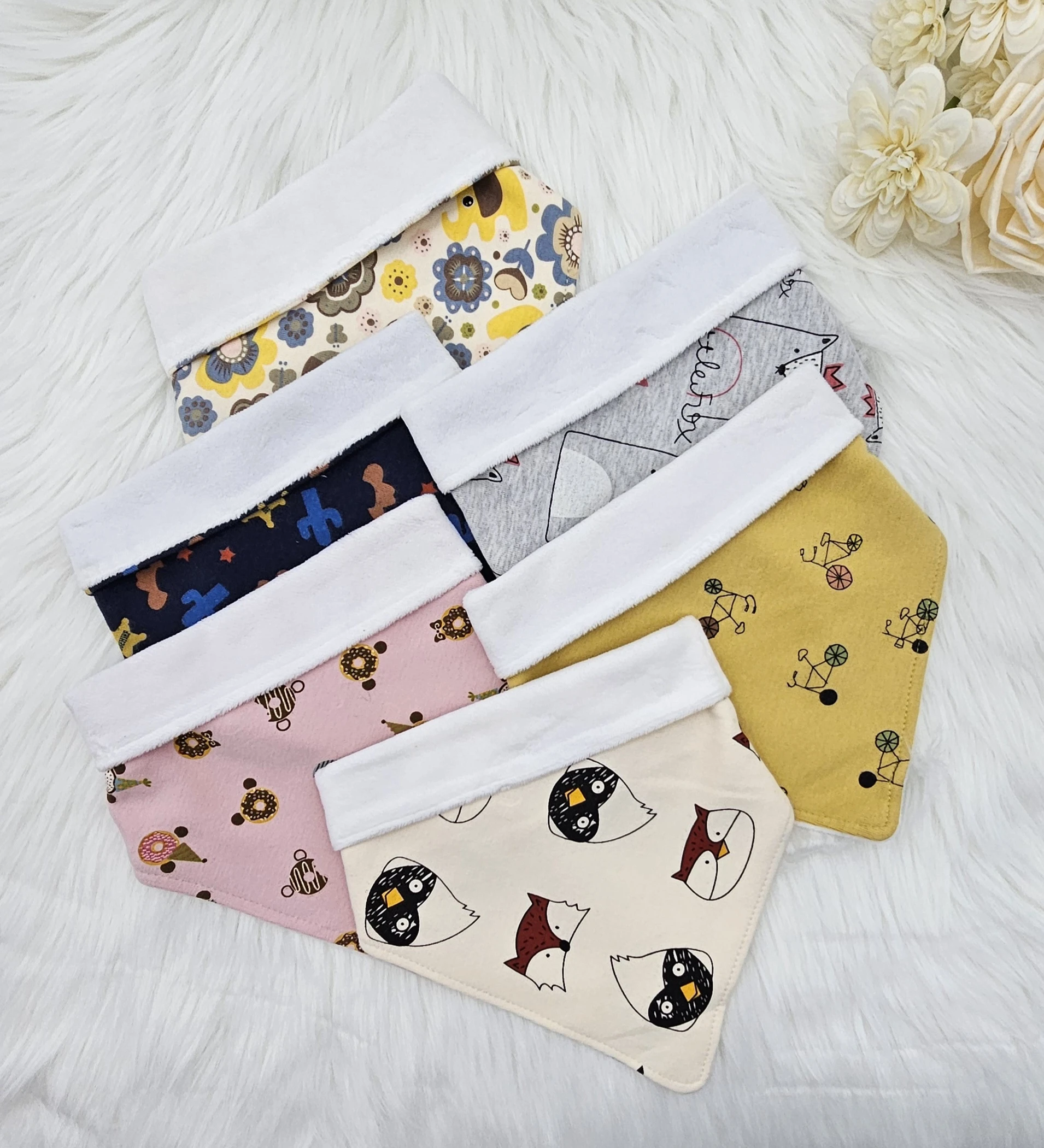 مريلة اطفال لحمايه صدر الطفل من البلل