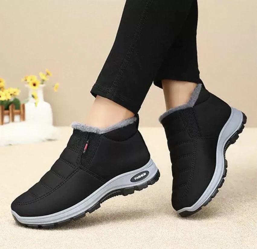 حذاء شتوي مقاوم للماء ببطانة دافئه وتصميم مريح