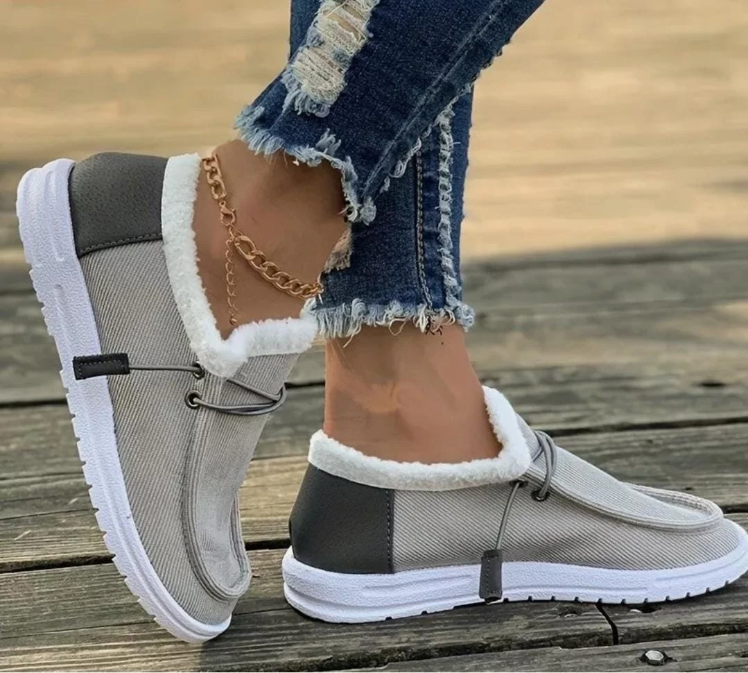 حذاء شتوي أنيق يجمع عملي وعصري