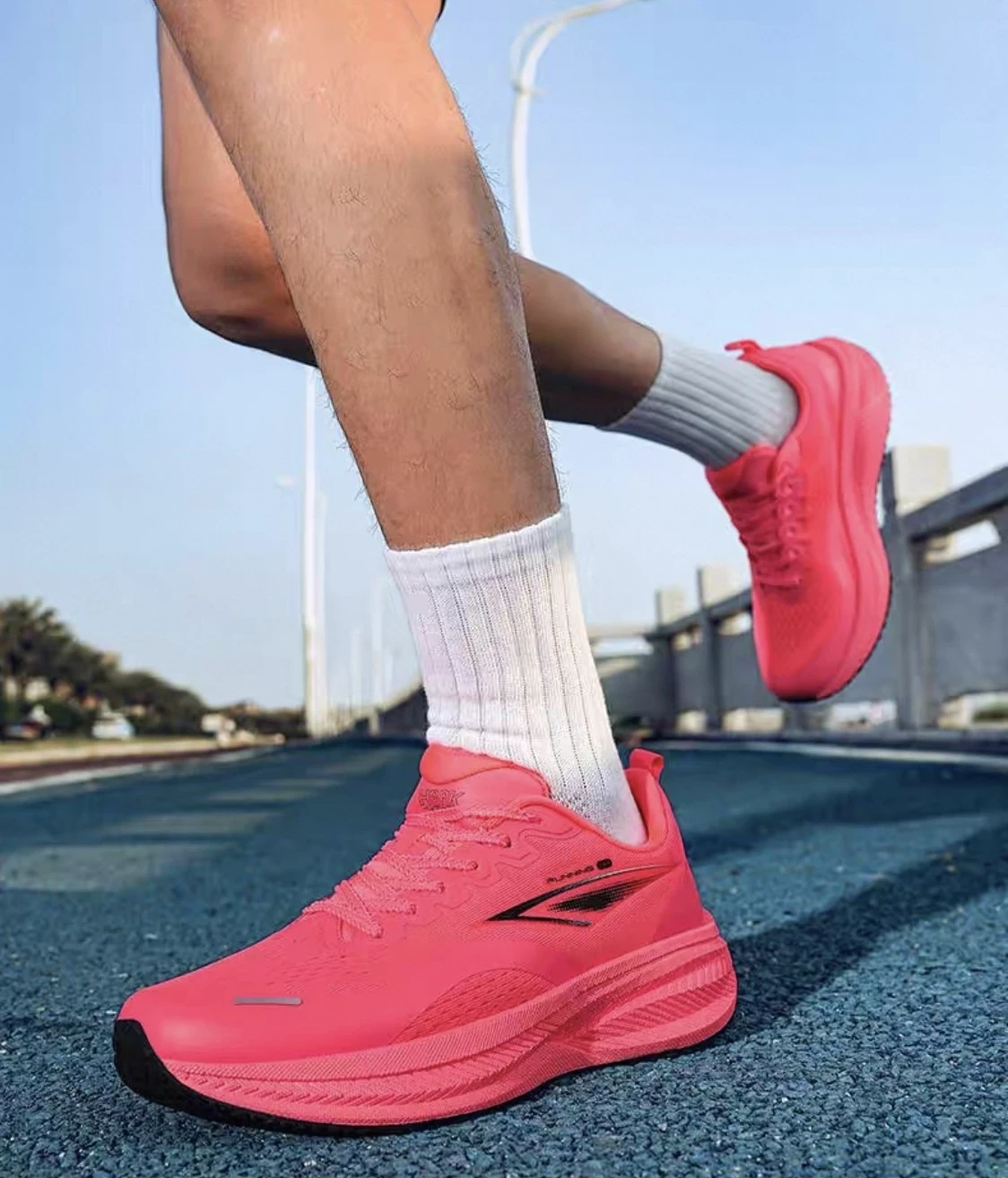 حذاء رياضي للجري بتصميم عصري ومريح