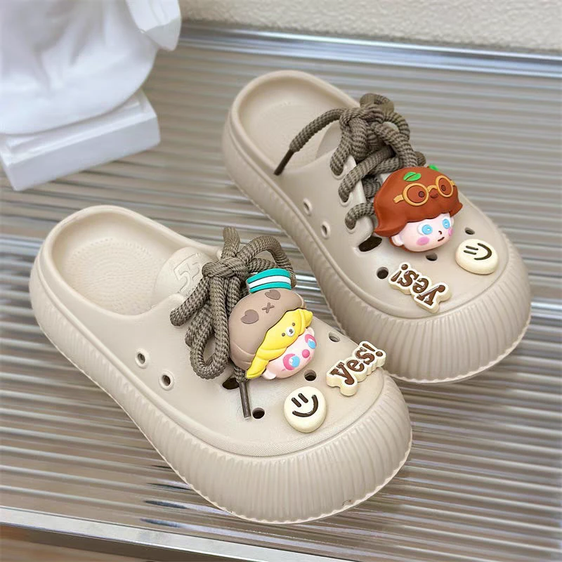 حذاء نسائي عملي بتصميم أنيق