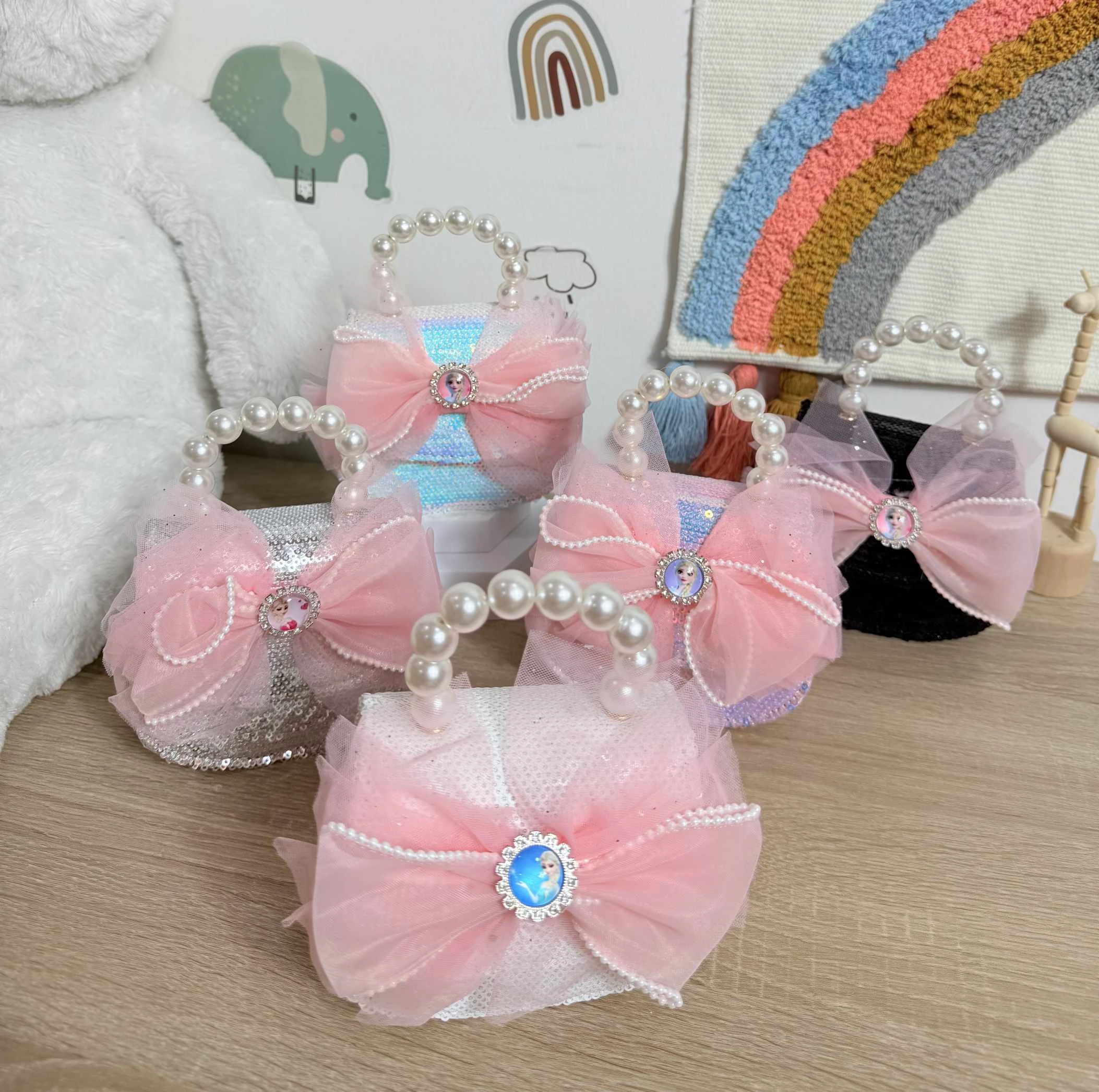 شنطه فروزن للبنات الانيقات